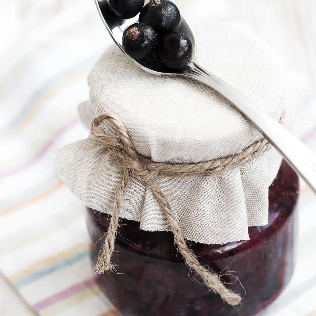 Apprenez à Faire Votre Propre Confiture de Cassis Maison: une Recette Simple et Délicieuse
