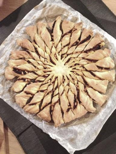 Créez une Tarte Soleil Parfaite : Recette au Pesto de Tomates et aux Pignons